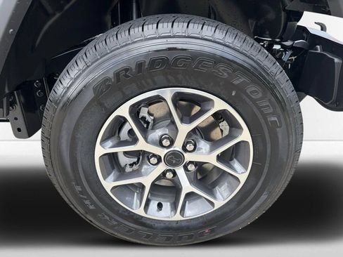 New 2025 Jeep Gladiator Sport AWD/4WD image 11