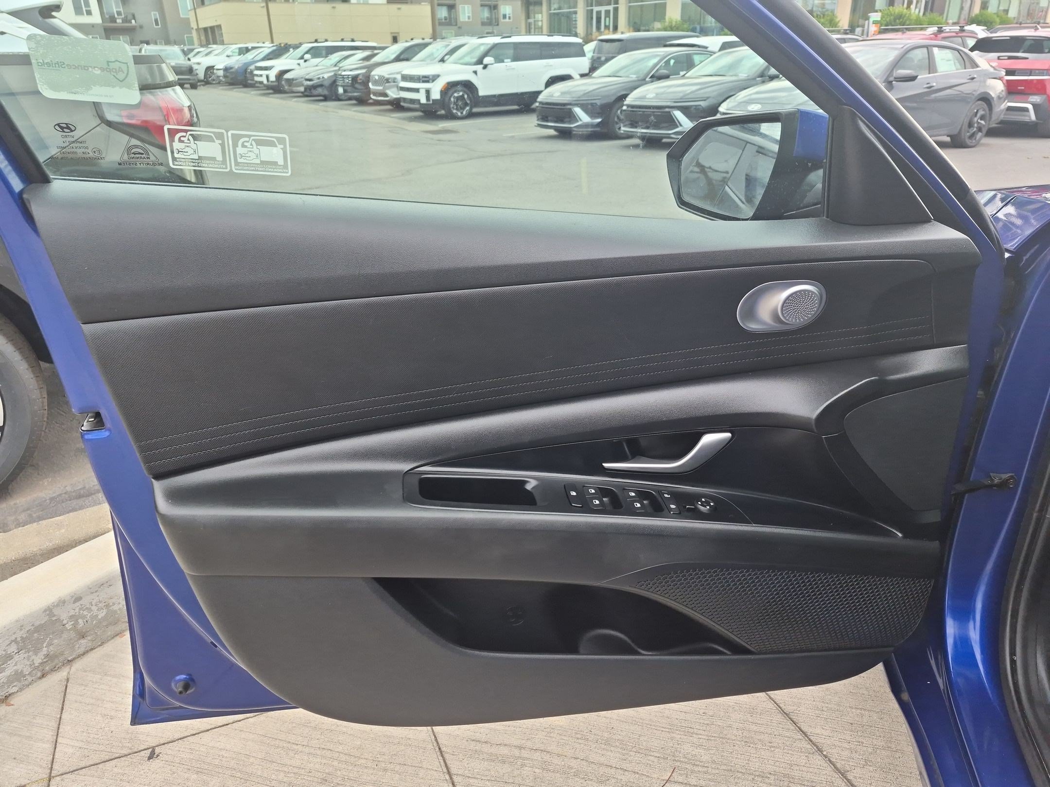 Used 2021 Hyundai Elantra SE FWD image 13