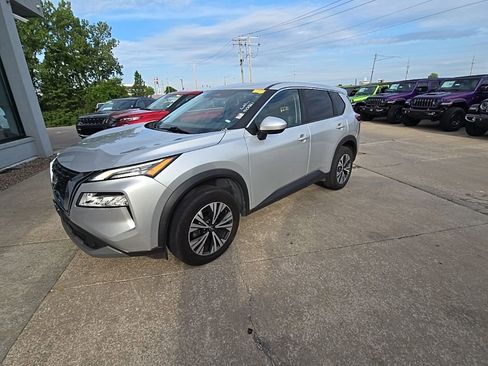 Used 2023 Nissan Rogue SV AWD/4WD image 2