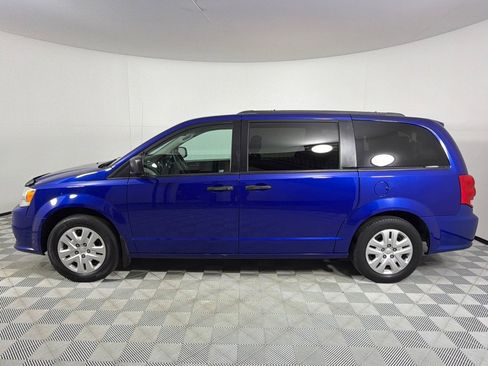 Used 2019 Dodge Grand Caravan SE w/ UConnect Hands-Free Group image 8