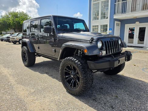 Used 2018 Jeep Wrangler Unlimited Sahara AWD/4WD image 7