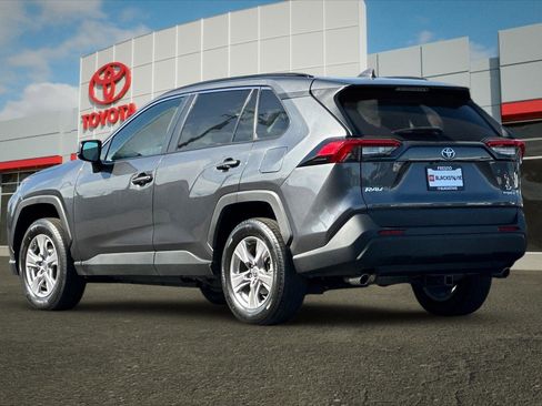 Used 2021 Toyota RAV4 LE image 5