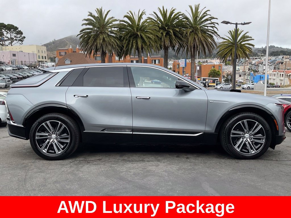Used 2024 Cadillac Lyriq Luxury AWD/4WD image 3