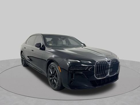 Used 2024 BMW 760i xDrive w/ Premium Package AWD/4WD image 3