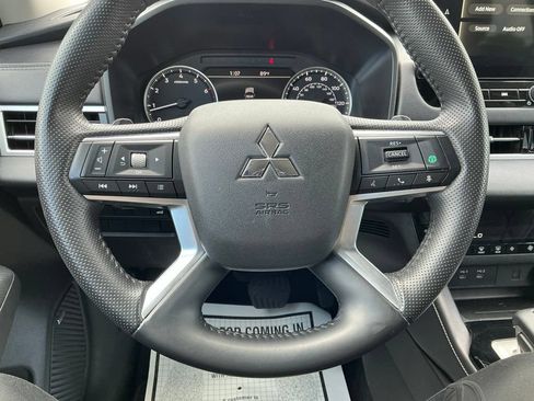 Used 2025 Mitsubishi Outlander AWD image 40