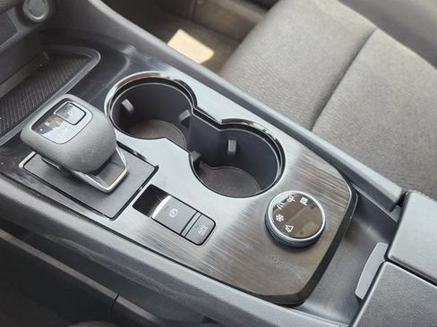 Used 2024 Nissan Rogue SV AWD/4WD image 18
