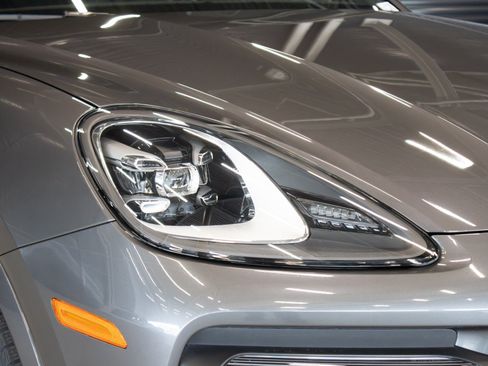 Certified 2023 Porsche Cayenne AWD/4WD image 28