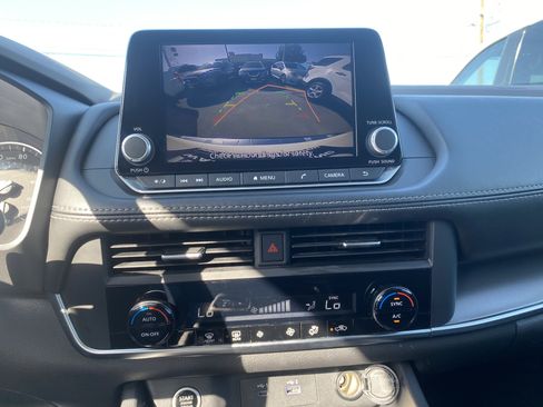 Used 2023 Nissan Rogue SV FWD image 12