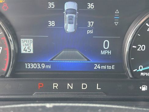Used 2023 Ford Explorer Limited w/ Limited Technology Package AWD/4WD image 12