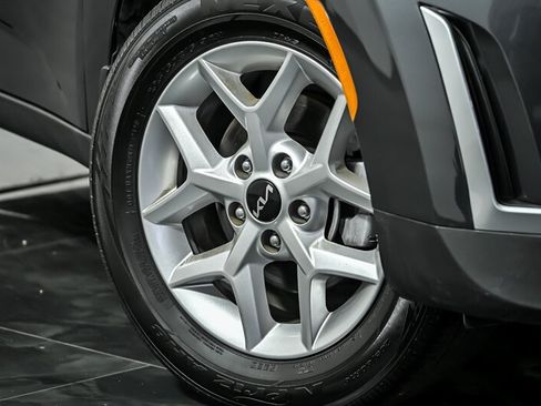 Used 2023 Kia Soul LX w/ Option Group 015 FWD image 3