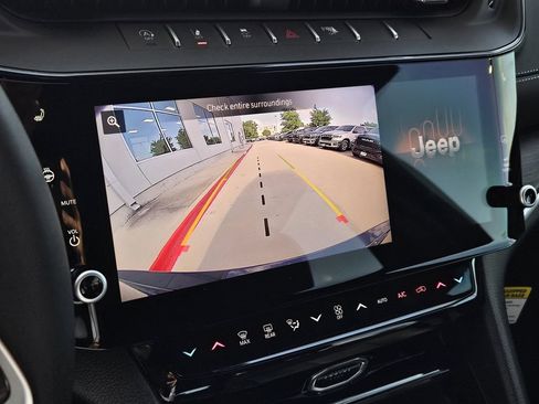 New 2026 Jeep Grand Cherokee Limited AWD/4WD image 19