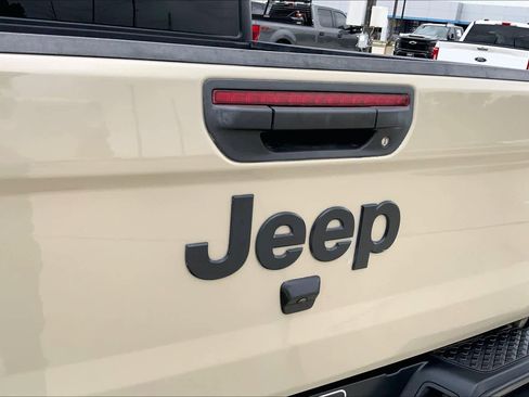 Used 2022 Jeep Gladiator Sport AWD/4WD image 30