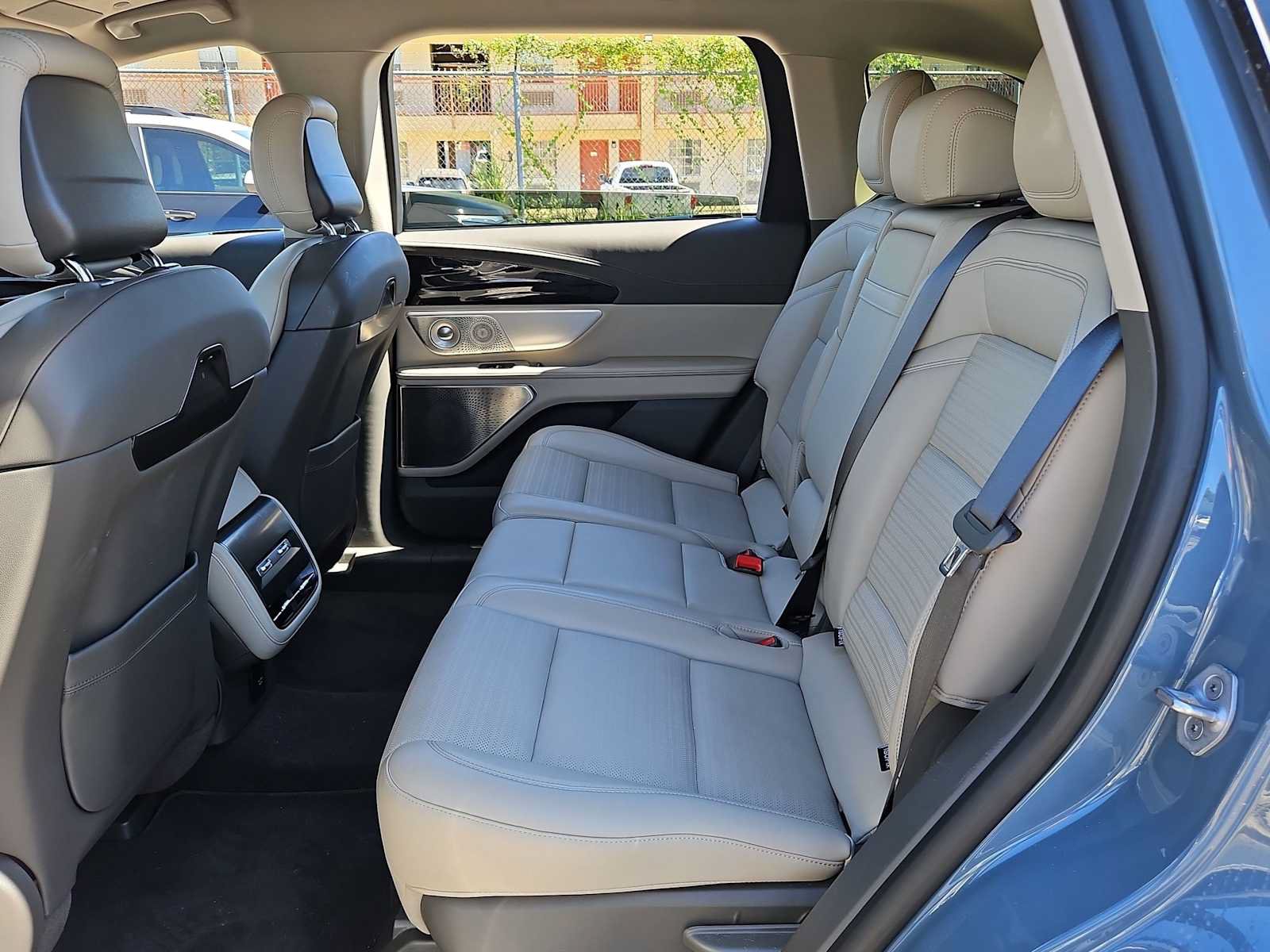 Used 2025 Lincoln Nautilus Reserve AWD/4WD image 18