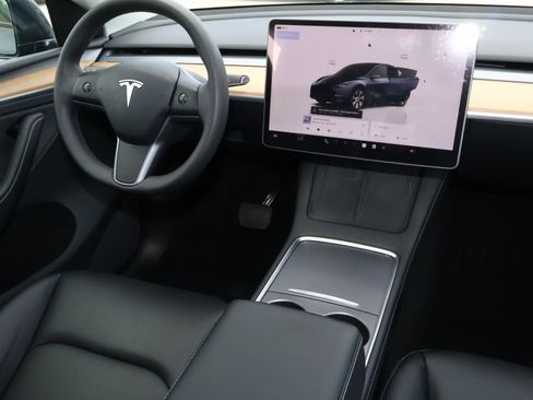 Used 2024 Tesla Model Y Long Range AWD/4WD image 10