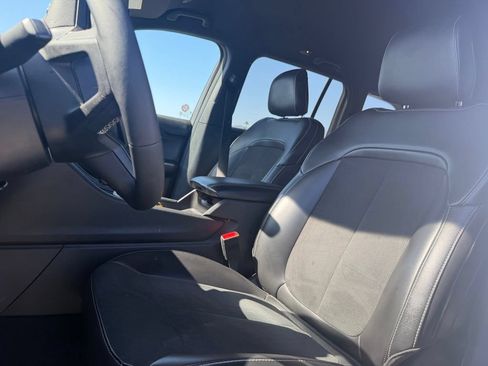 Used 2025 Jeep Grand Cherokee Altitude AWD/4WD image 5