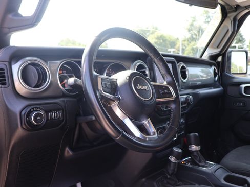 Used 2019 Jeep Wrangler Unlimited Sahara AWD/4WD image 21