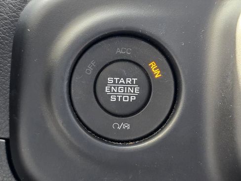 Used 2022 Jeep Gladiator Sport AWD/4WD image 17