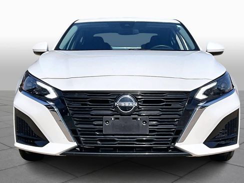 Certified 2023 Nissan Altima 2.5 SV w/ SV Premium Package image 3