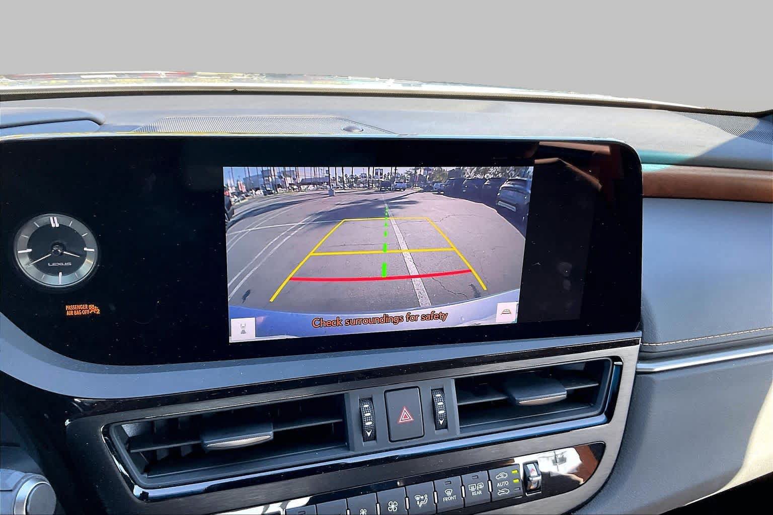 Used 2025 Lexus ES 300h w/ Premium Package FWD image 25