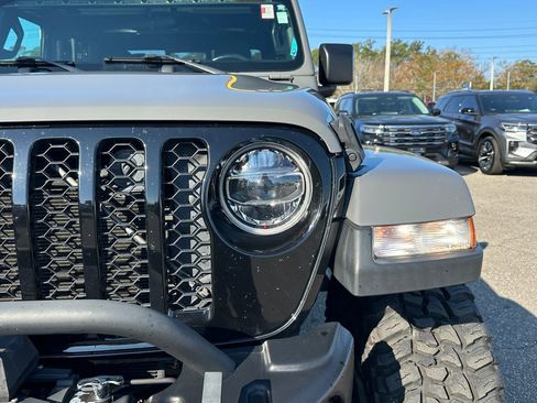 Used 2021 Jeep Gladiator Willys image 28