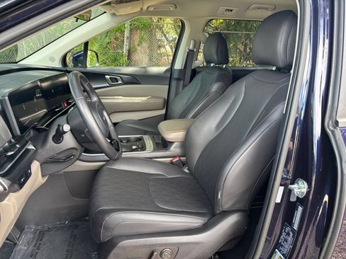 Used 2026 Kia Carnival FWD image 39