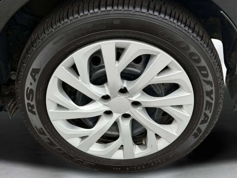 Used 2017 Toyota Corolla LE w/ Carpet Mat Package (TMS) FWD image 35