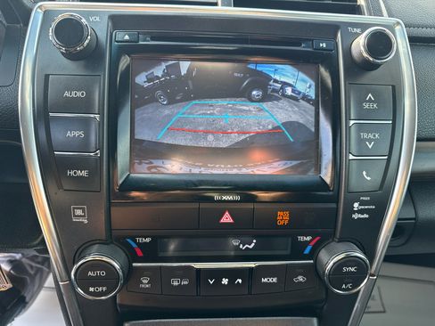 Used 2017 Toyota Camry XLE image 18