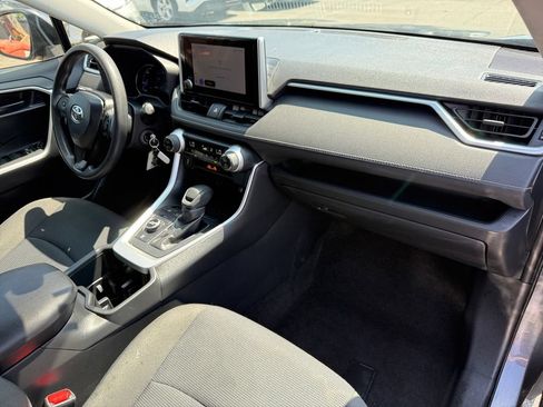 Certified 2025 Toyota RAV4 LE AWD/4WD image 17