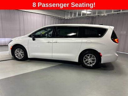 New 2027 Chrysler Pacifica Select w/ Family Tech Group