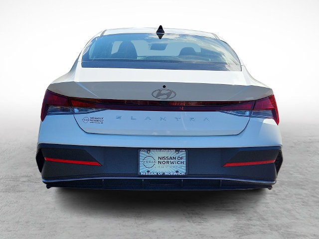 Used 2024 Hyundai Elantra SEL FWD image 5