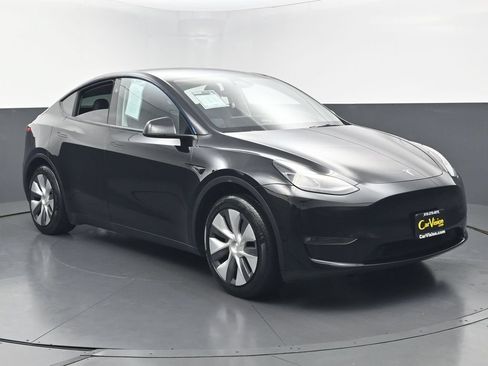 Used 2023 Tesla Model Y 2WD image 2