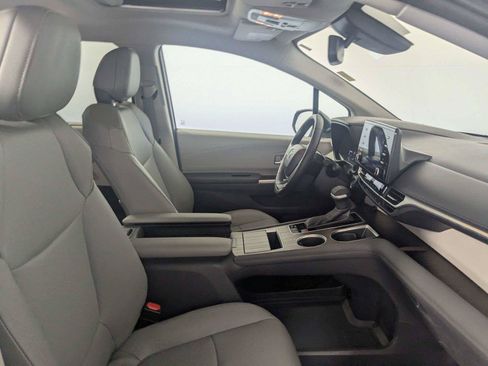 Certified 2024 Toyota Sienna XLE FWD image 29
