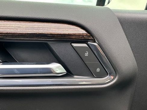 New 2025 GMC Sierra 1500 Elevation image 24