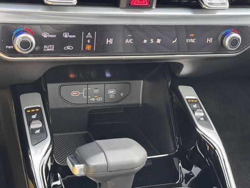 New 2025 Kia Sorento SX Prestige image 38