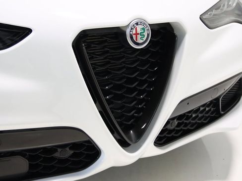 Used 2024 Alfa Romeo Stelvio Veloce image 31