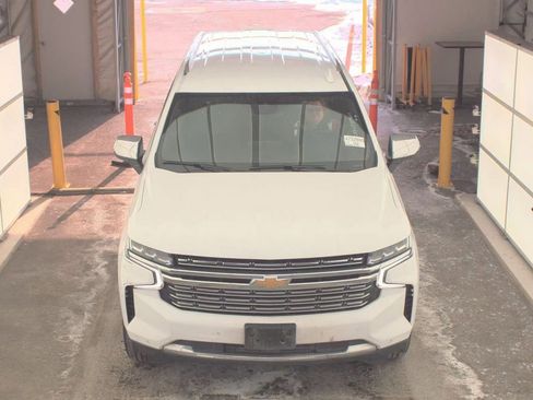 Used 2023 Chevrolet Suburban Premier image 2