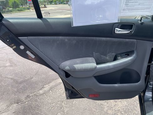 Used 2005 Honda Accord LX image 25