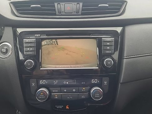 Used 2018 Nissan Rogue SV AWD/4WD image 23
