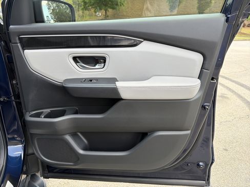 Used 2025 Honda Pilot Elite image 14