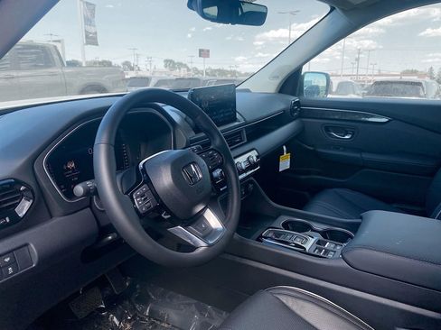 Certified 2025 Honda Pilot Elite image 13