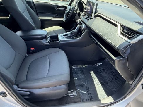 Certified 2025 Toyota RAV4 XLE FWD image 10