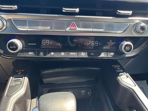 Used 2025 Kia Telluride S FWD image 27