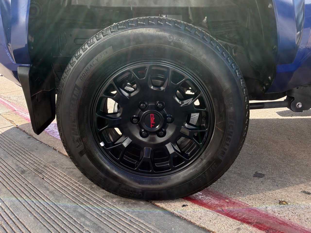 Used 2025 Toyota Tacoma TRD Sport w/ TRD Sport Upgrade Package AWD/4WD image 9