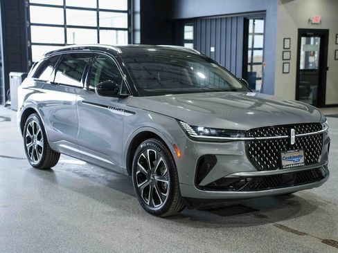 Used 2024 Lincoln Nautilus Reserve w/ Equipment Group 202A image 3