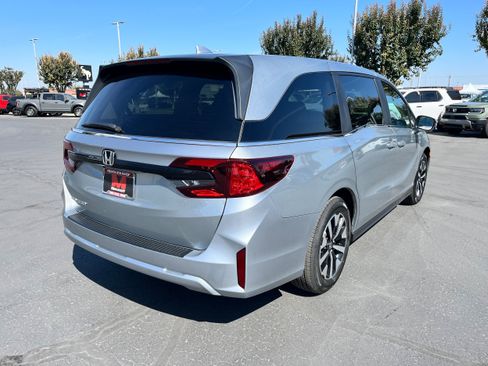 New 2026 Honda Odyssey EX-L image 3