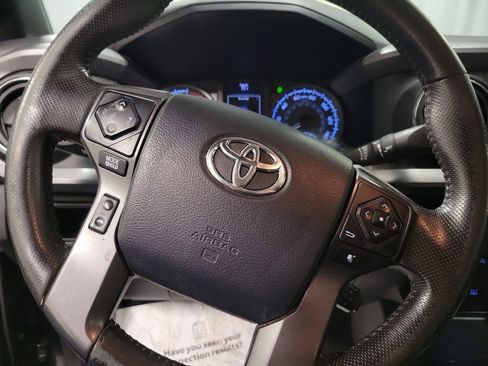 Used 2016 Toyota Tacoma TRD Off-Road w/ Premium & Technology Package image 18