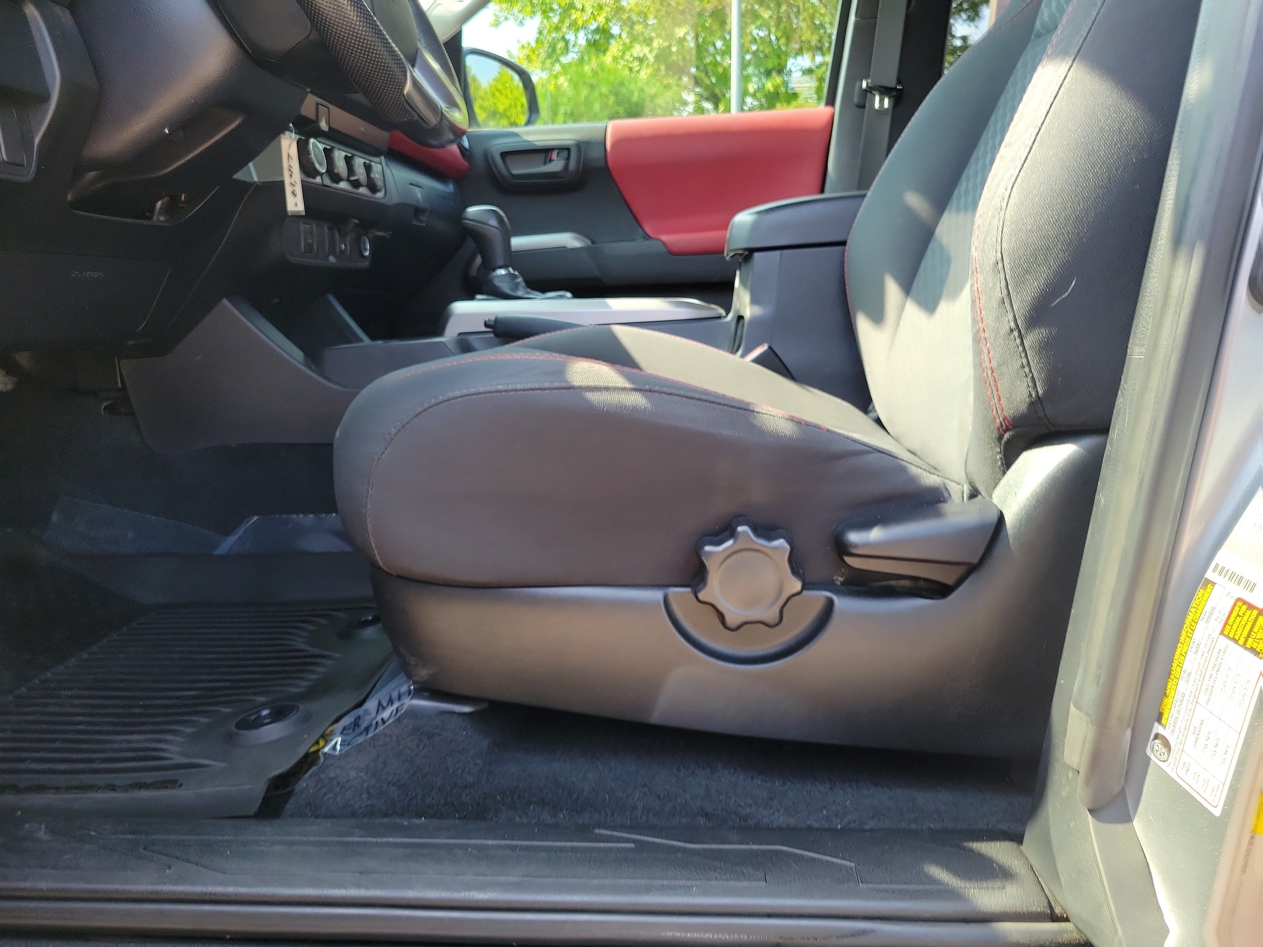 Used 2022 Toyota Tacoma SR5 w/ SR5 Appearance Package (SM) AWD/4WD image 10