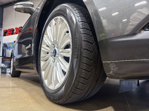 Used 2016 Ford Fusion SE image 43