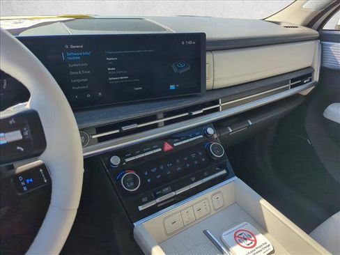 Certified 2025 Hyundai Santa Fe Limited image 17