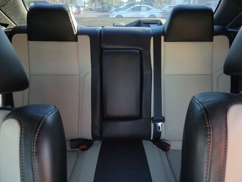 Used 2015 Dodge Challenger SXT Plus image 30